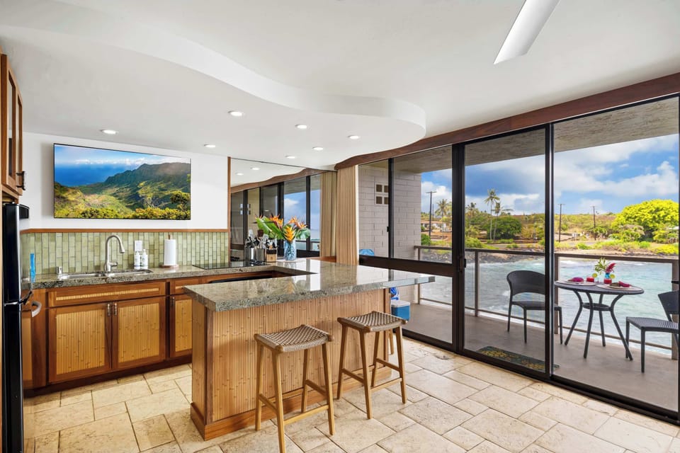 Kitchen & Lanai