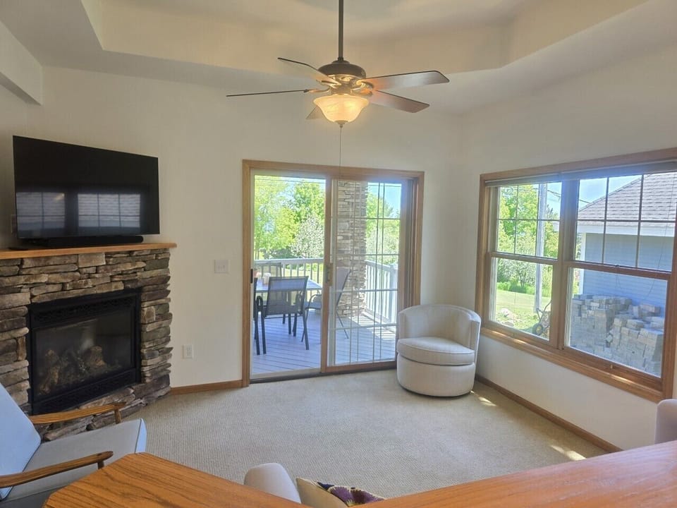 Living Room w/ Gas Fireplace
