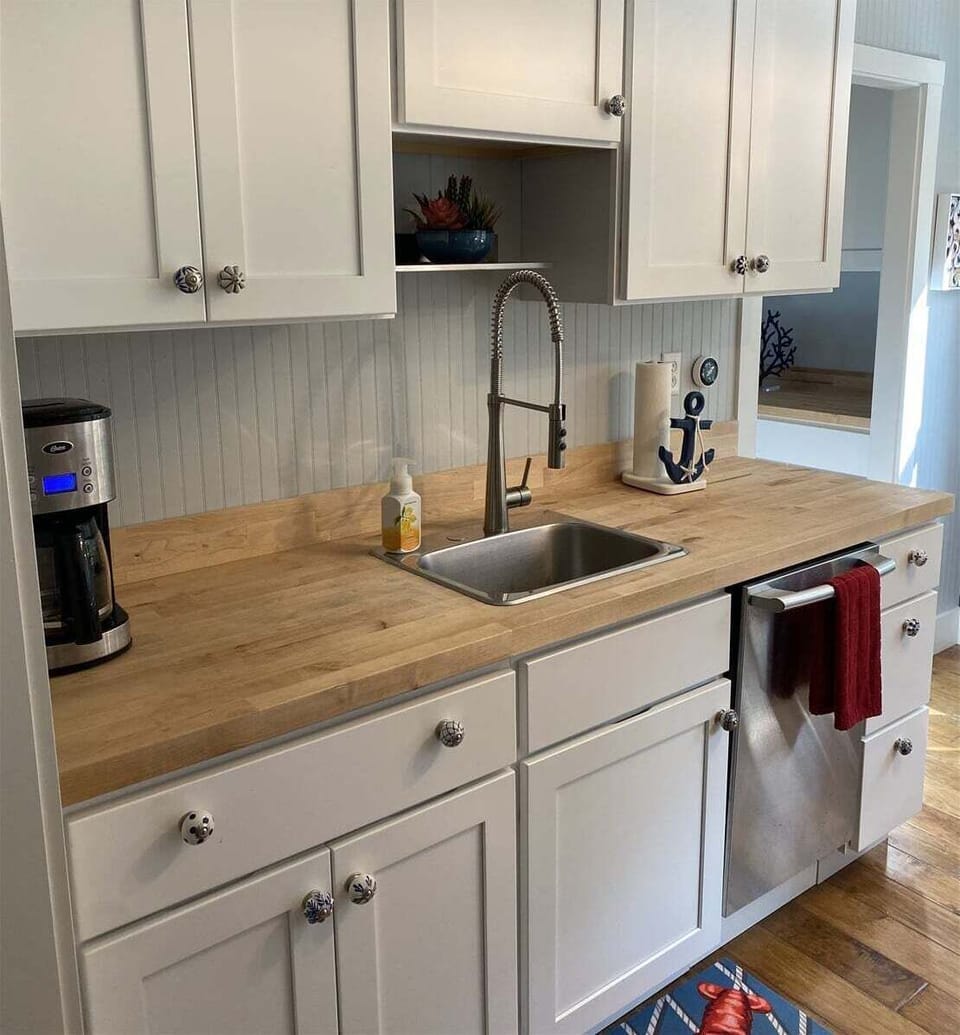 Lots of counter space in the kitchen