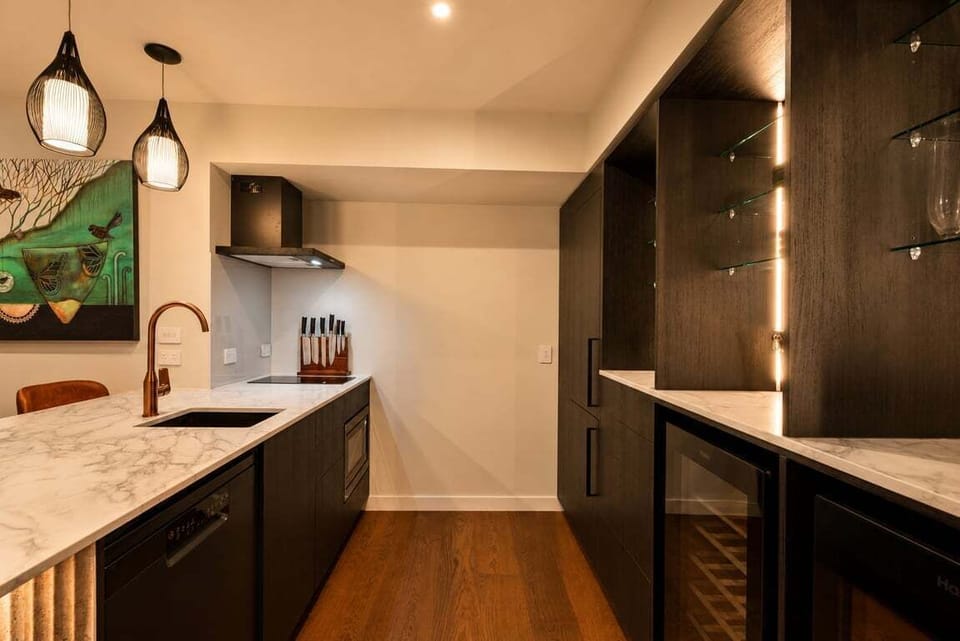 Fully equipped kitchen designed for entertaining.