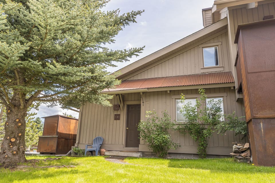 Yard for relaxing | Exterior View