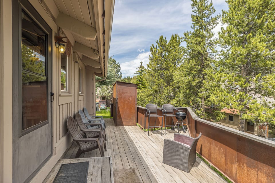 Private deck surrounded by pines | Exterior