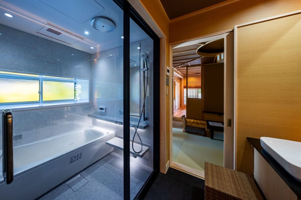 Deluxe Room, Non Smoking, Bathtub | Bathroom | Combined shower/tub, deep soaking tub, free toiletries, hair dryer