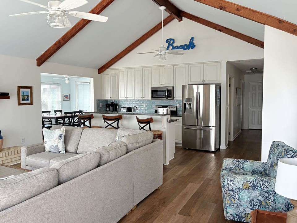ONHC51B: All Decked Out | TL Living Area - Deck Access (Fireplace not for Guest use)