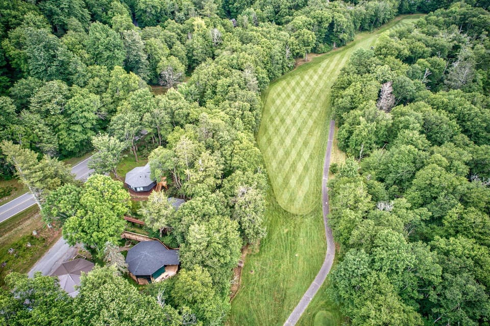 Tucked into the trees right on the fairway. Golfers, you've found your place.