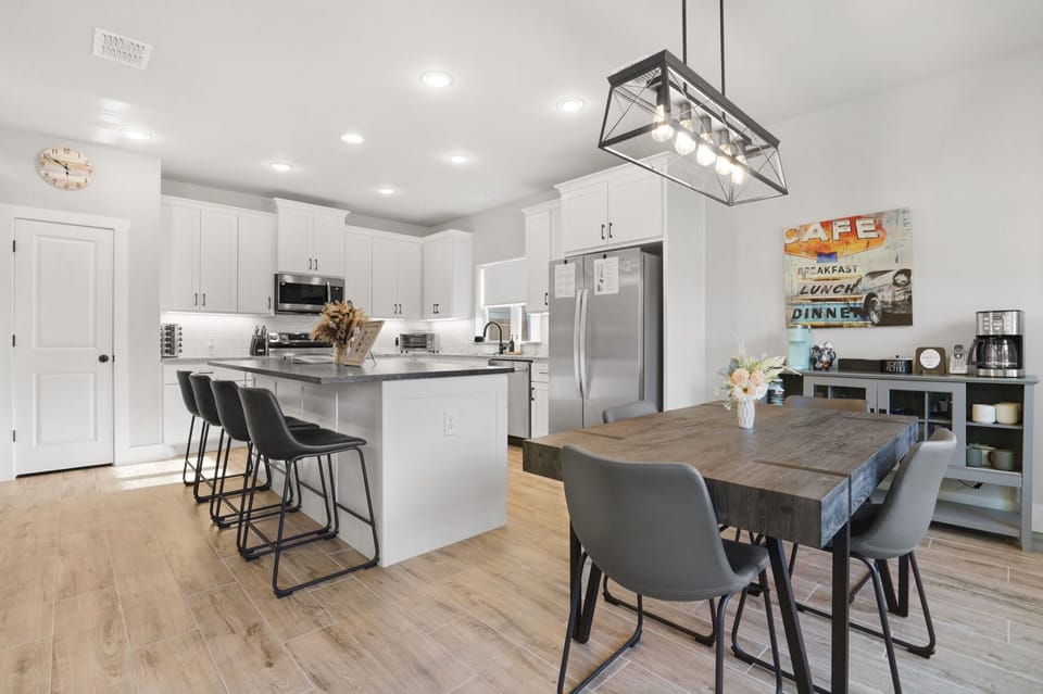House, Multiple Beds, Garden View (1232 Diamondhead Dr) | 3 bedrooms, individually decorated, individually furnished, bed sheets