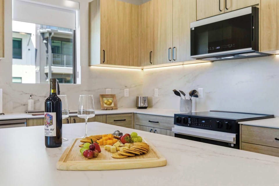 Condo, Multiple Beds, Pool View (634 Cent pky - 1110 ) | Private kitchen