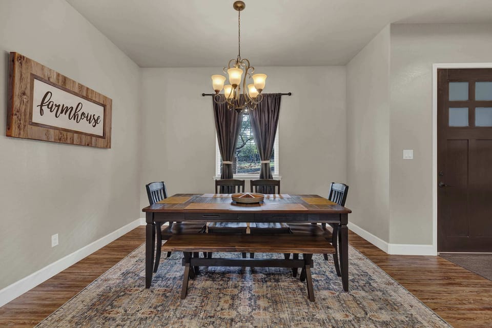 House, Multiple Beds (181 Crazy Horse) | 3 bedrooms, individually decorated, individually furnished, bed sheets