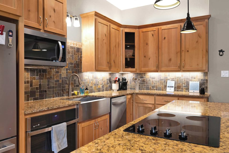 House, Multiple Beds (181 Crazy Horse) | Private kitchen