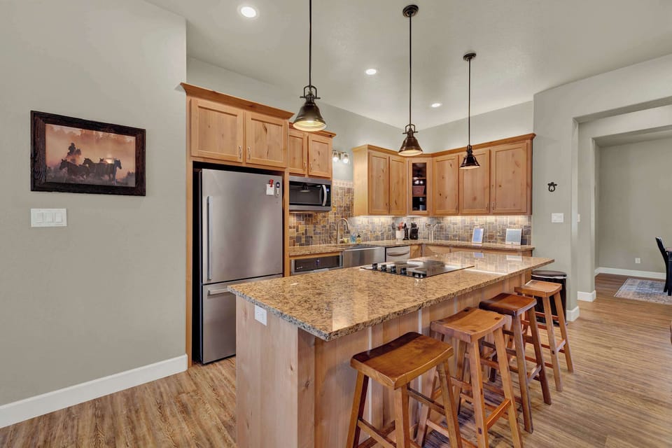House, Multiple Beds (181 Crazy Horse) | Private kitchen