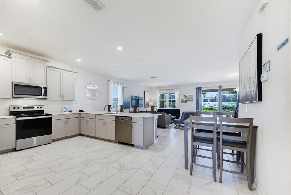 Kitchen – full wide view