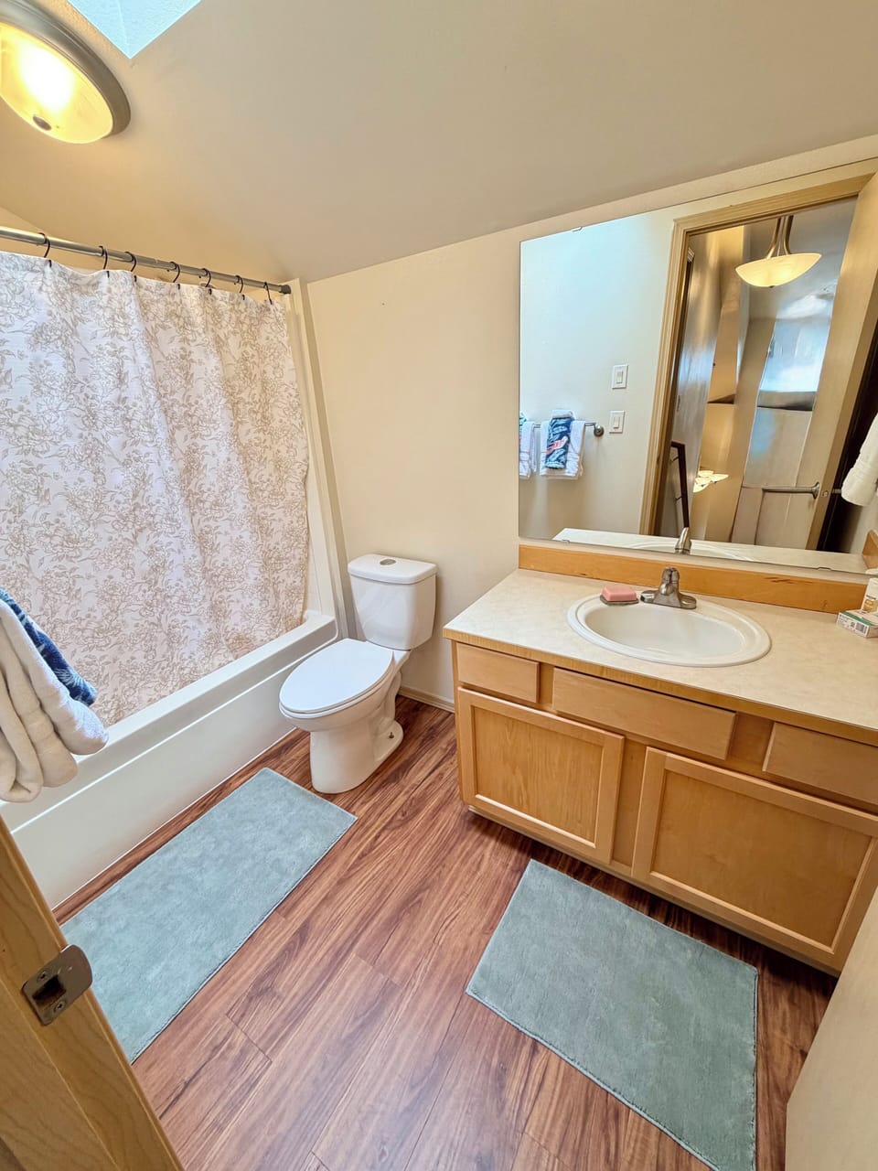 Upstairs bathroom 