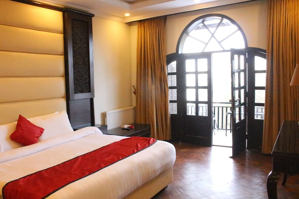 Family Suite | Minibar, desk, iron/ironing board, rollaway beds