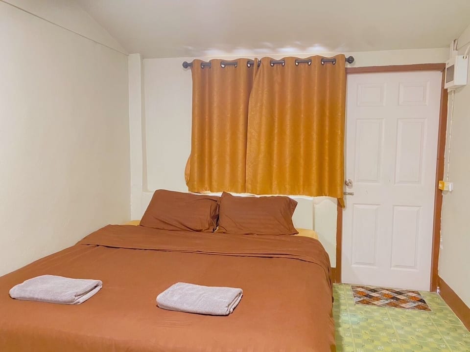 Basic Single Room | WiFi (free), bed sheets