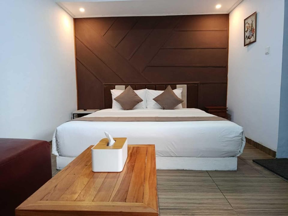 Deluxe Double Room, Garden View | Desk, WiFi (free)