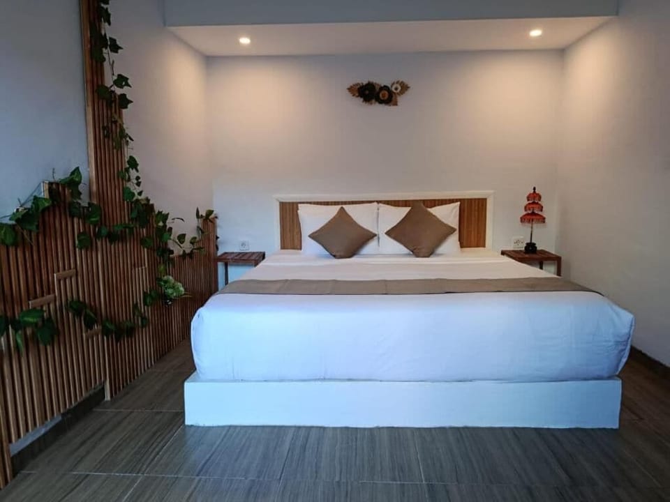 Superior Double Room, Pool View | Desk, WiFi (free)