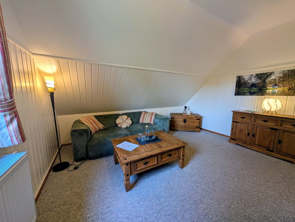 Superior Suite, Private Bathroom, Courtyard View | Lounge
