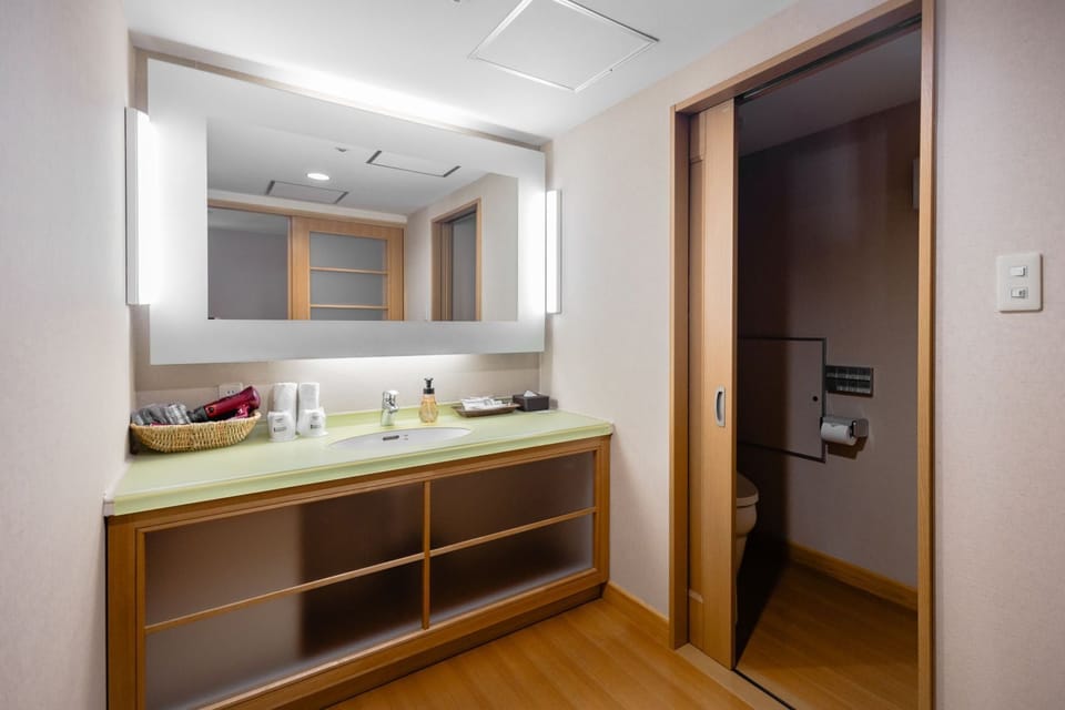 Grand Suite, Balcony, Golf View | Bathroom | Separate tub and shower, hair dryer, towels, soap