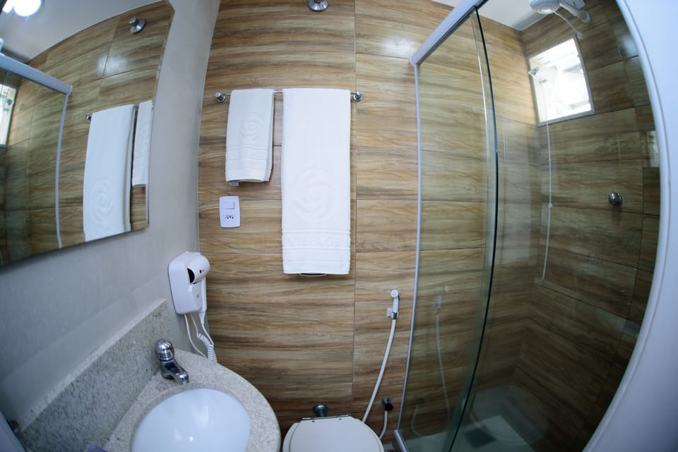 Economy Single Room | Bathroom | Shower, free toiletries, towels