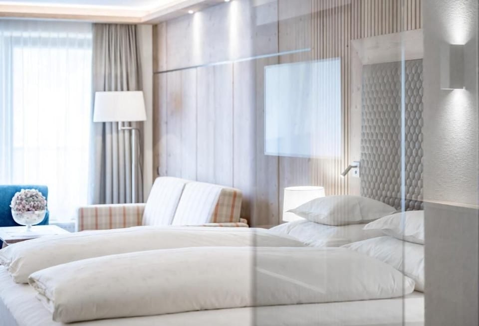 Junior Suite, Sauna, Mountain View | In-room safe, WiFi (free)