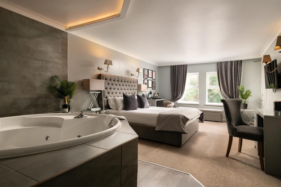 In-room safe, desk, iron/ironing board, free WiFi