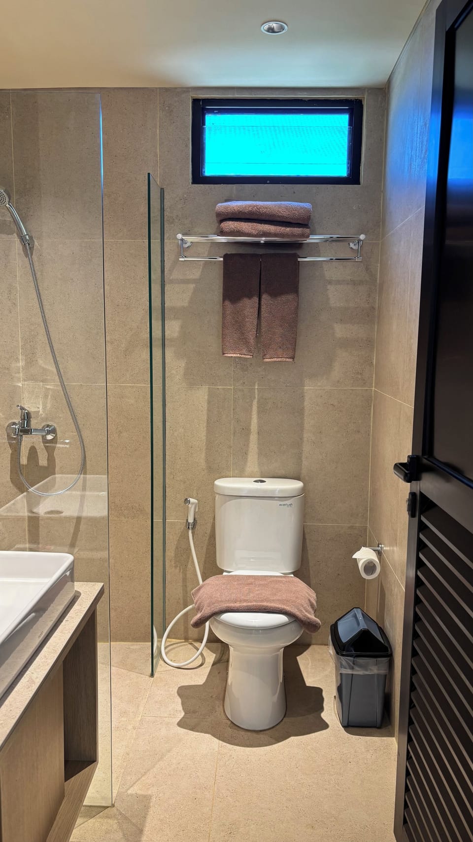 Deluxe Cabin | Bathroom | Free toiletries, towels, soap, shampoo