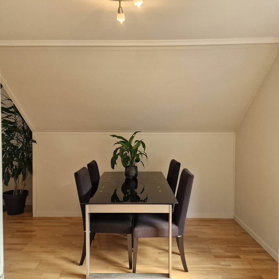 House, 2 Bedrooms | Dining room