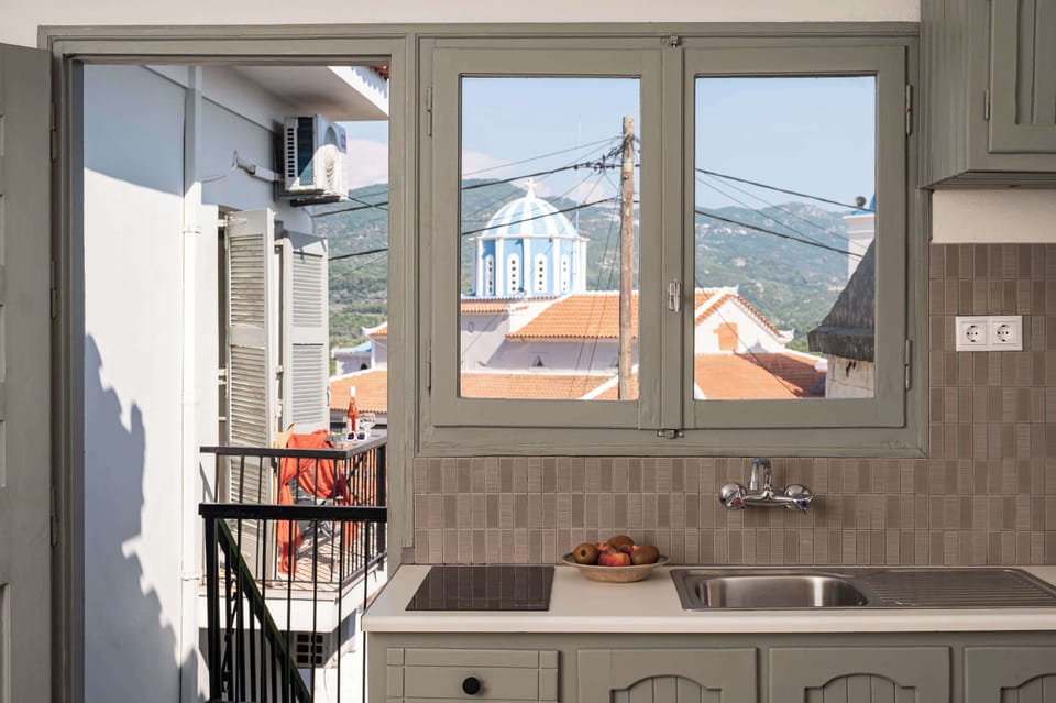 Modern Fully Equipped Kitchen