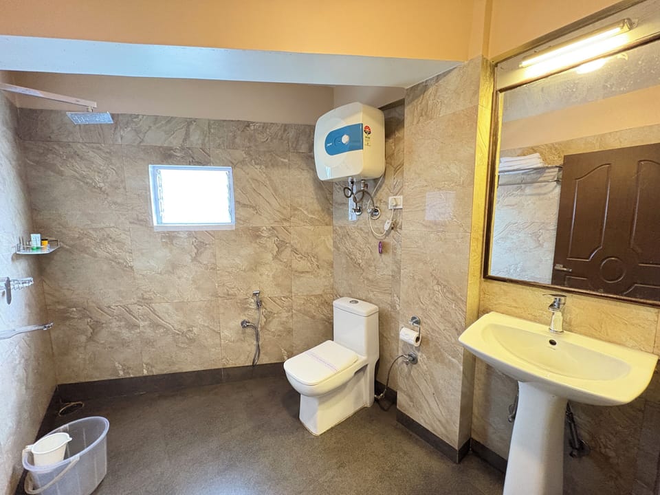 Shower, free toiletries, towels