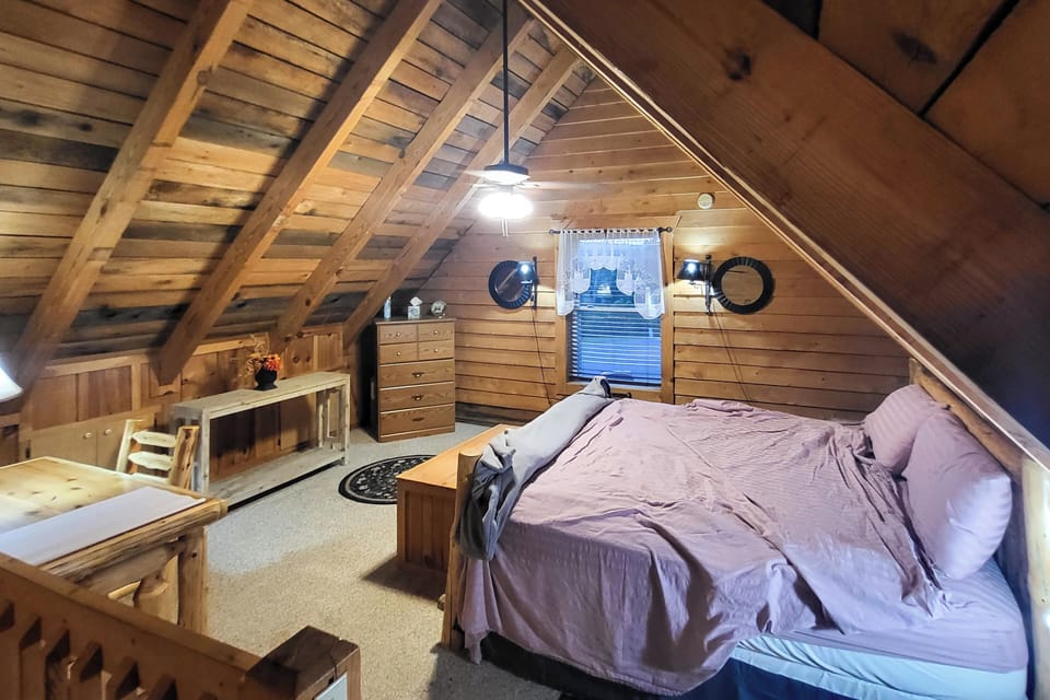 Bedroom 2 (Loft) | Queen Bed | 2nd Floor