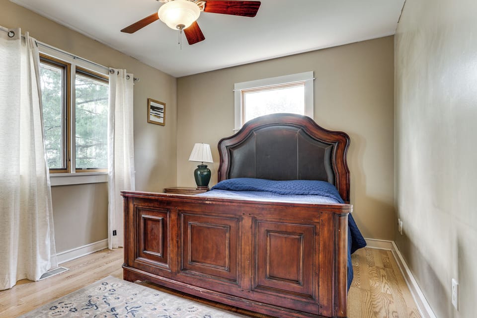 Bedroom 1 | Queen Bed | Main Level