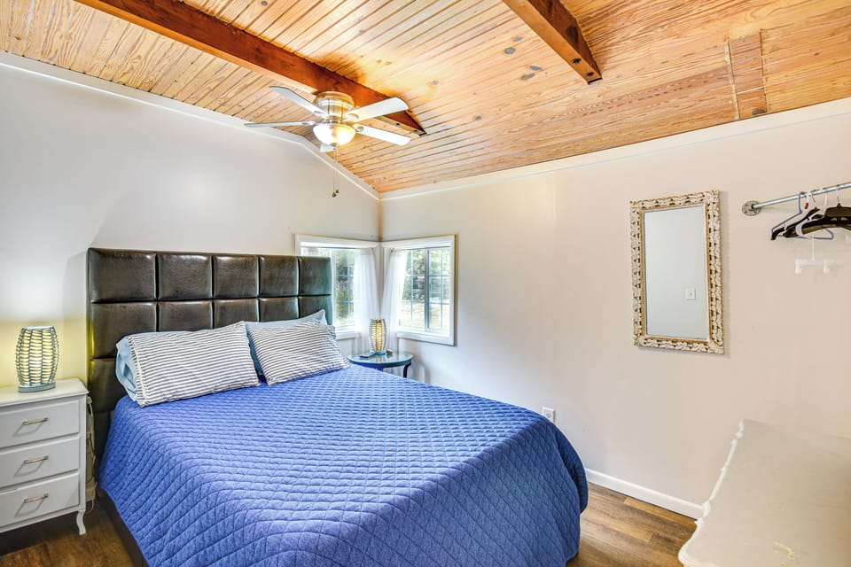 Bedroom 1 | Queen Bed
