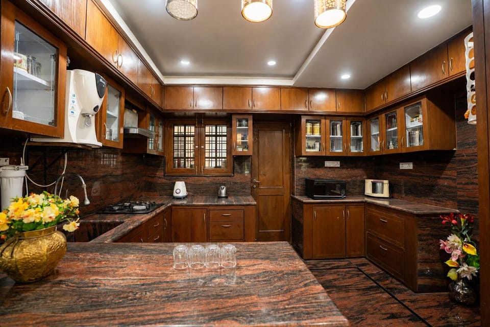 Apartment (2 Bedrooms) | Private kitchen | Microwave, oven, cookware/dishes/utensils