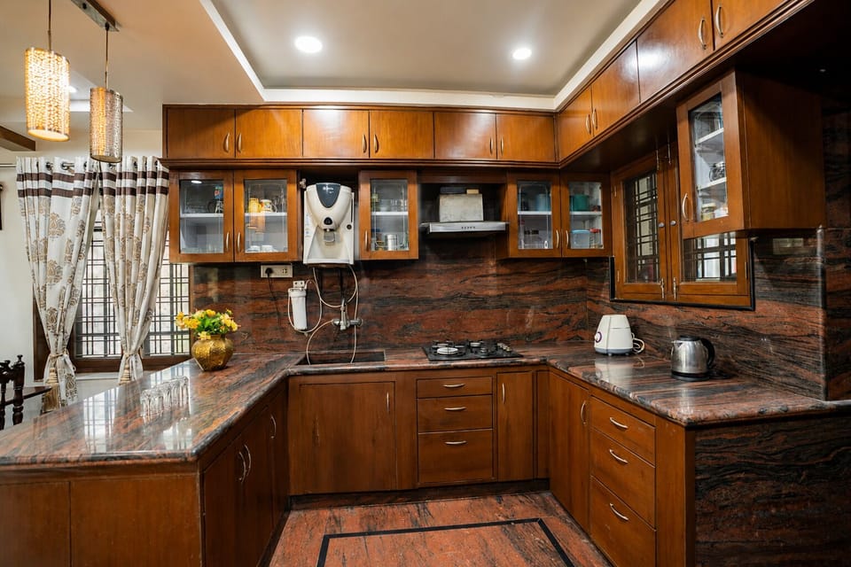 Apartment (2 Bedrooms) | Private kitchen | Microwave, oven, cookware/dishes/utensils