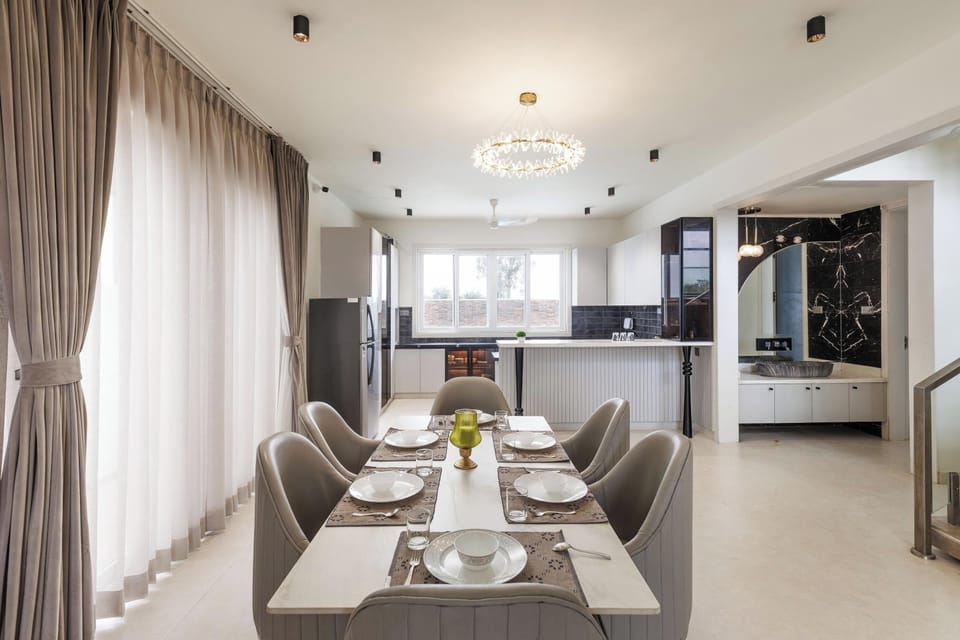 Villa (1 Bedroom) | Dining room