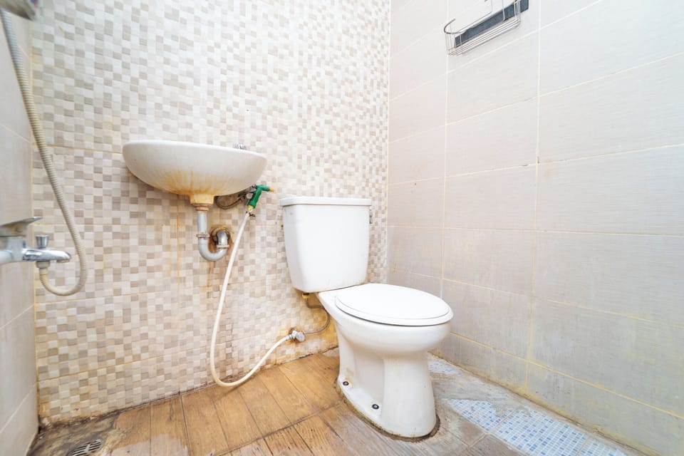 Standard Double Room | Bathroom
