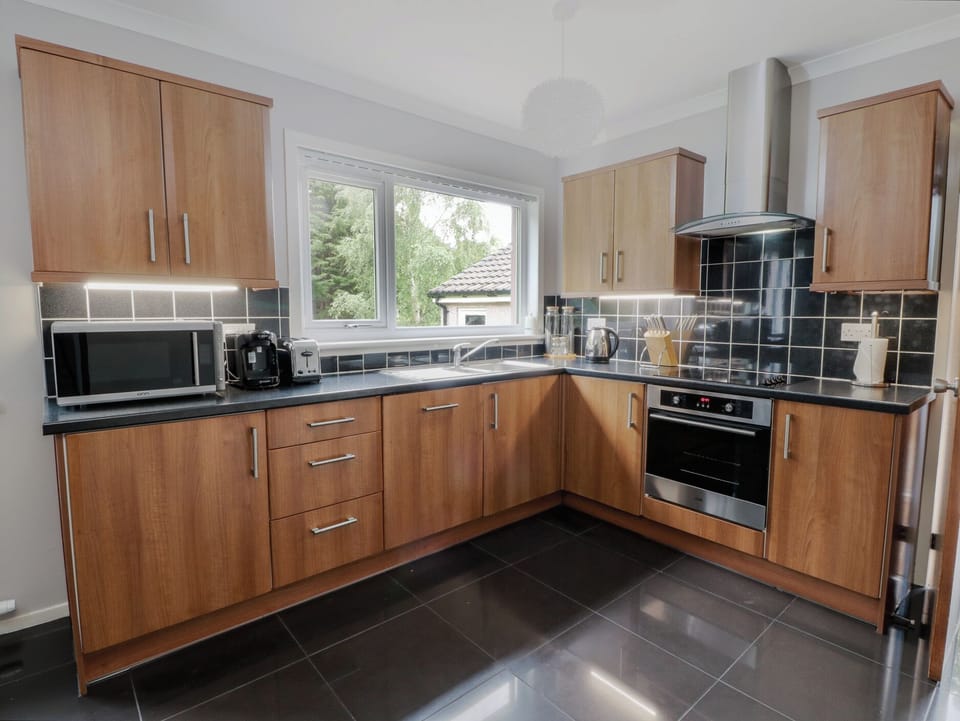 Dishwasher, cookware/dishes/utensils