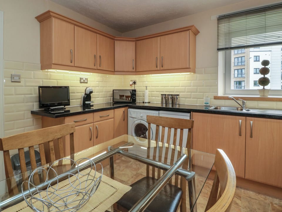 Dishwasher, cookware/dishes/utensils