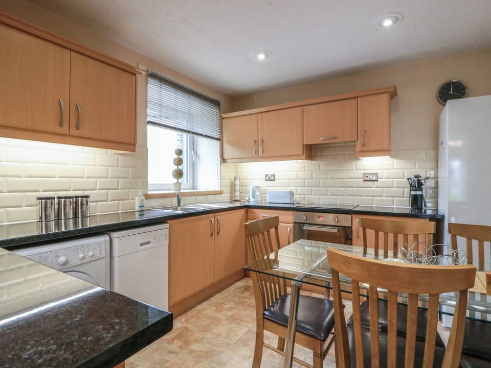Dishwasher, cookware/dishes/utensils