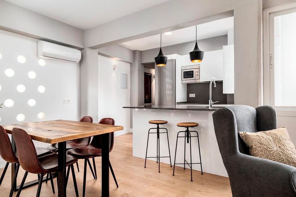 Deluxe Apartment, 2 Bedrooms, Non Smoking | Dining