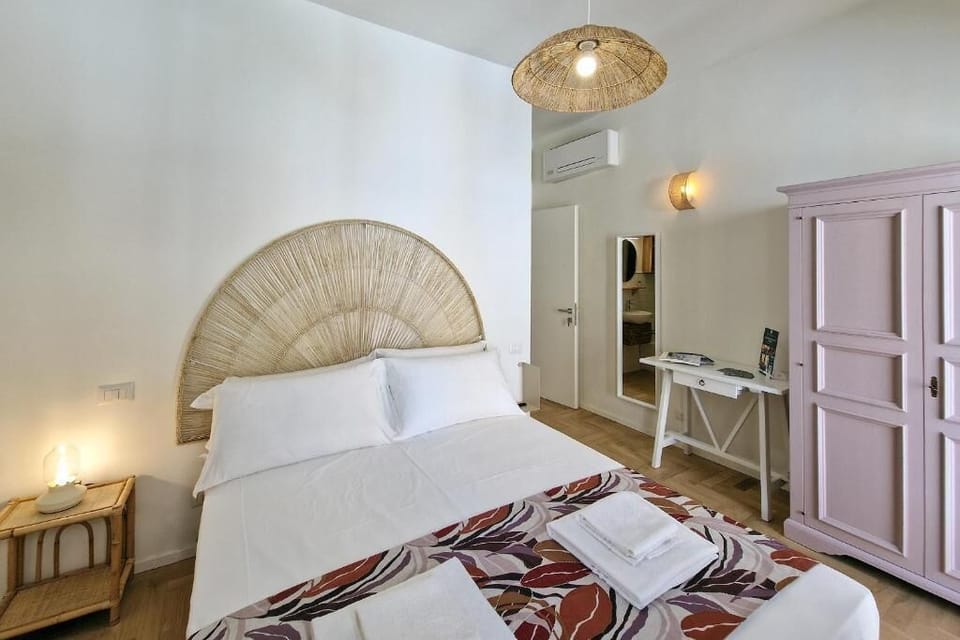 Deluxe Double Room, Balcony, City View | WiFi (free)