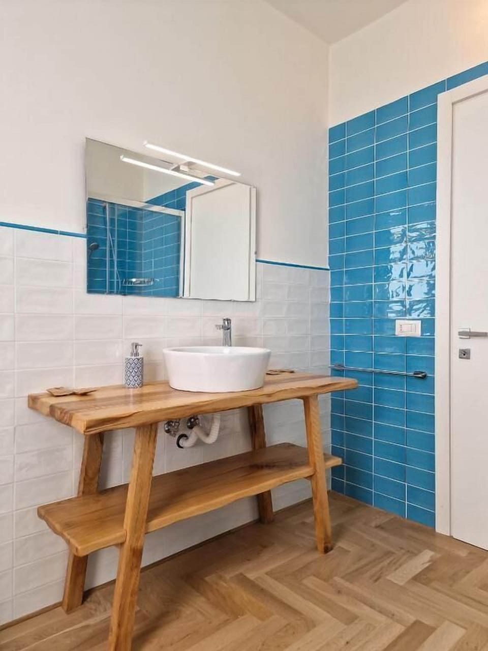 Deluxe Double Room | Bathroom | Bidet
