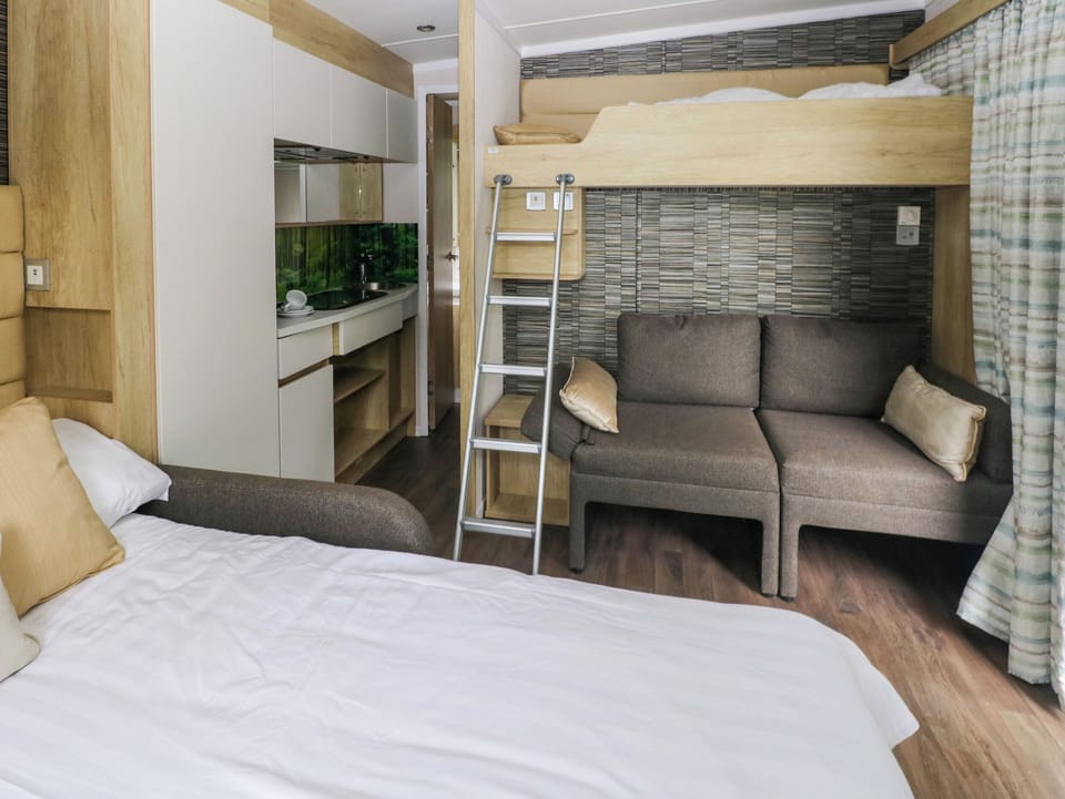 2 bedrooms, WiFi (free), individually decorated, individually furnished