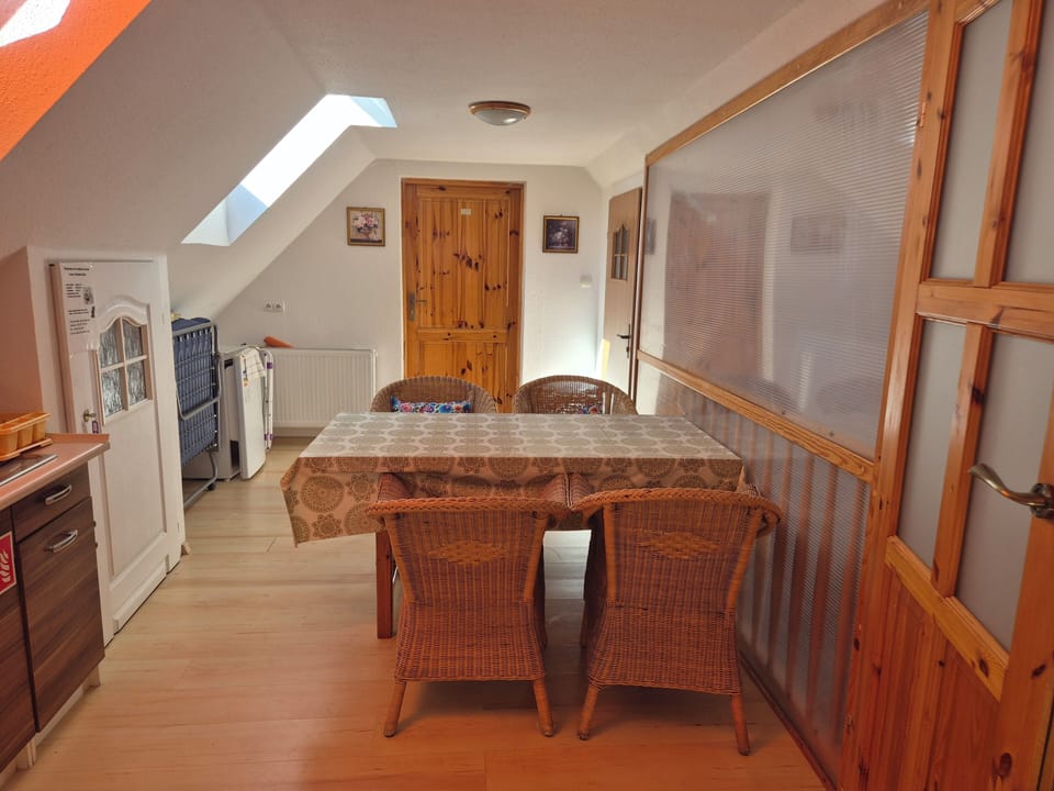 Classic Triple Room, Courtyard View | Interior