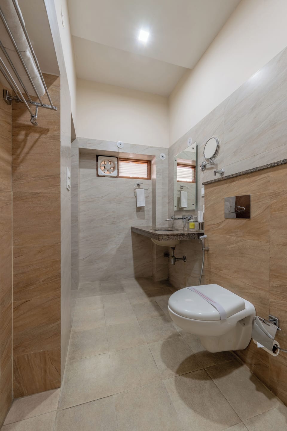 Deluxe Double Room, City View | Bathroom