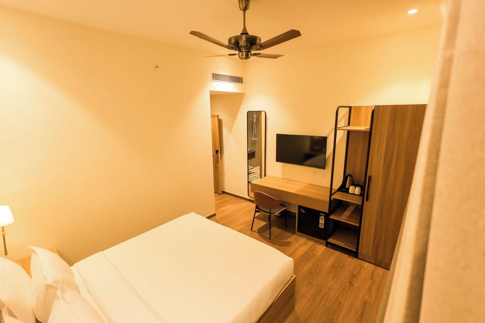 Deluxe Room | In-room safe, desk, laptop workspace, WiFi (free)