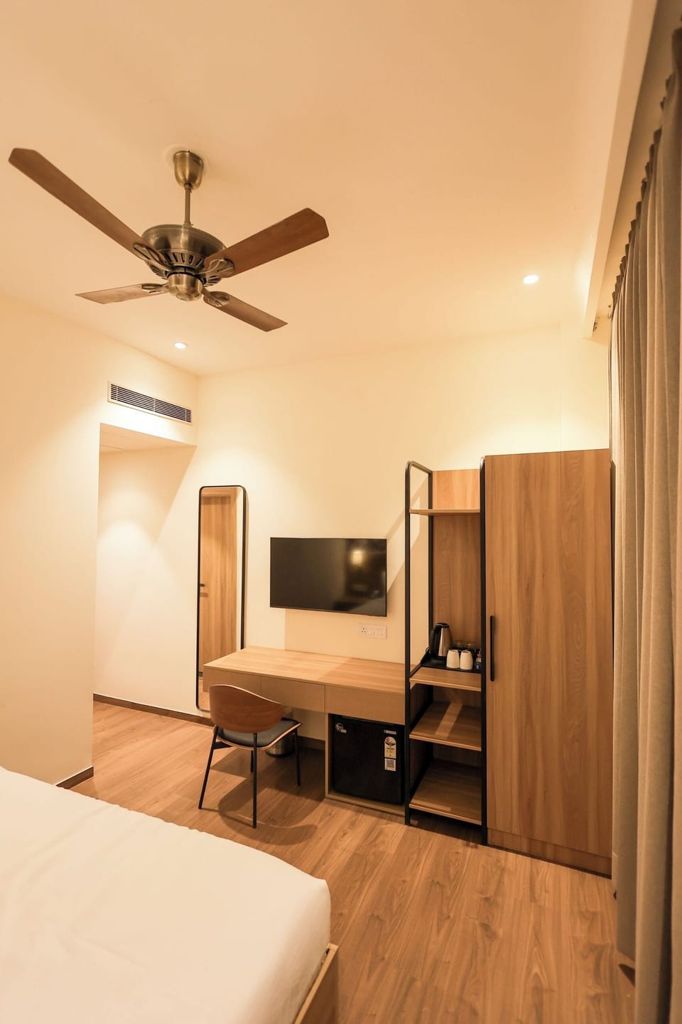 Deluxe Room | In-room safe, desk, laptop workspace, WiFi (free)
