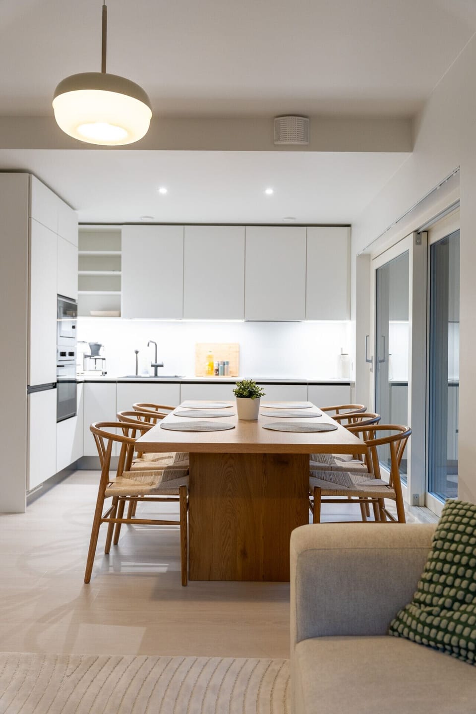 Modern, fully equipped kitchen.