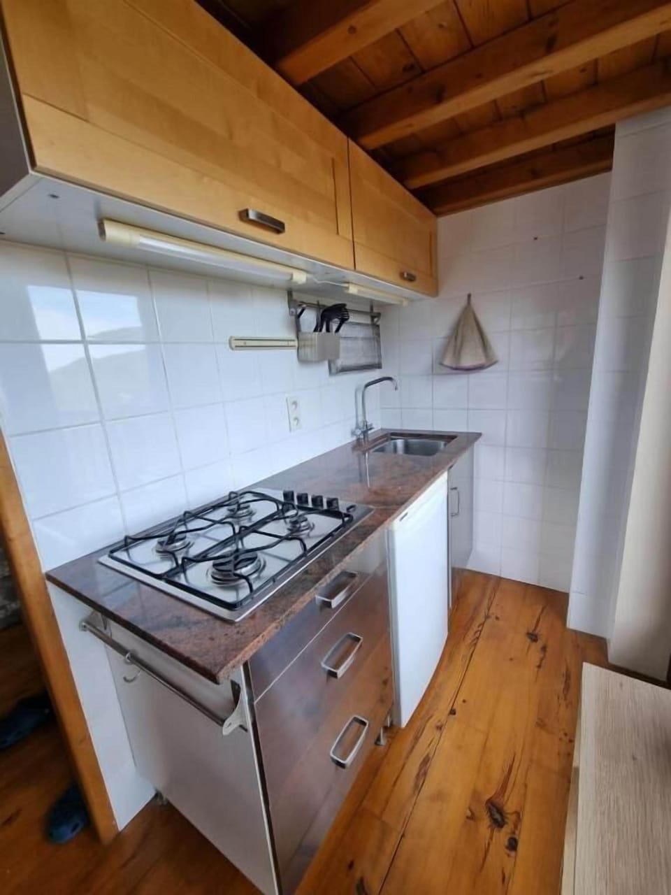Superior Apartment, Balcony, Mountain View | Private kitchen | Full-size fridge, oven, stovetop, highchair