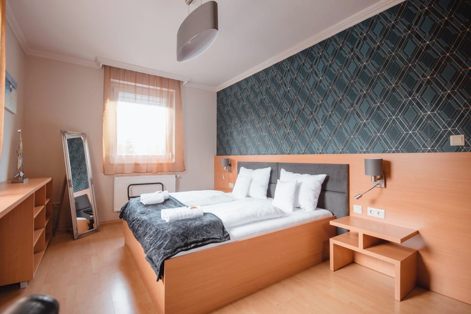Superior House, Patio, Lake View | Soundproofing, iron/ironing board, WiFi (free)